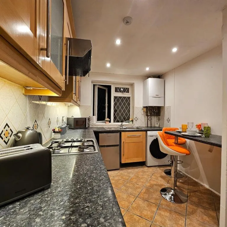 Image 1 of Stylish and Amazing Suite with Private Bathroom!