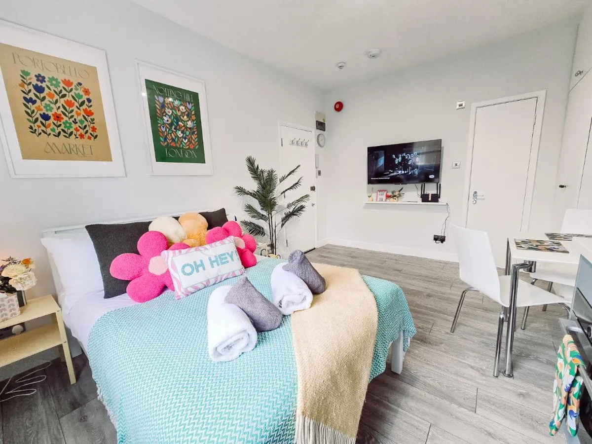 Image 3 of Stylish and Cozy Studio Near Portobello Rd