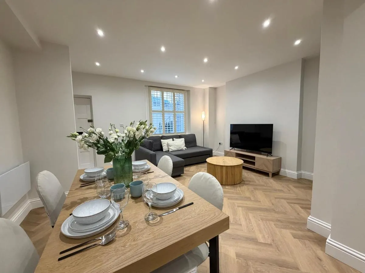 Image 3 of Stylish and Modern 1 Bedroom Flat in Pimlico