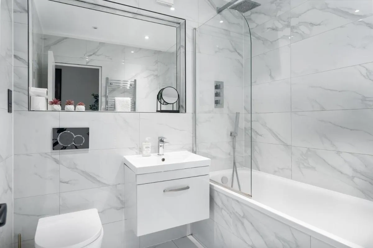 Image 3 of Stylish and Modern 2 Bedroom Flat, Finsbury Park, Sleeps up to 6 guests 3 double beds, Near Emirates Stadium