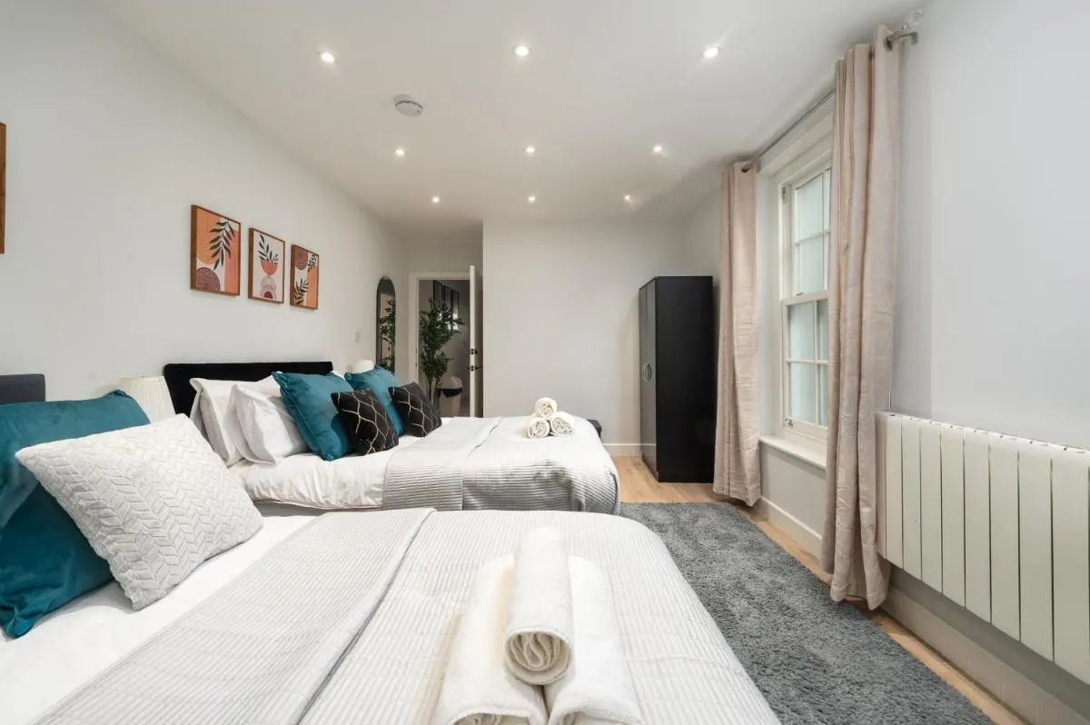 Image 2 of Stylish and Modern 2 Bedroom Flat, Finsbury Park, Sleeps up to 6 guests 3 double beds, Near Emirates Stadium