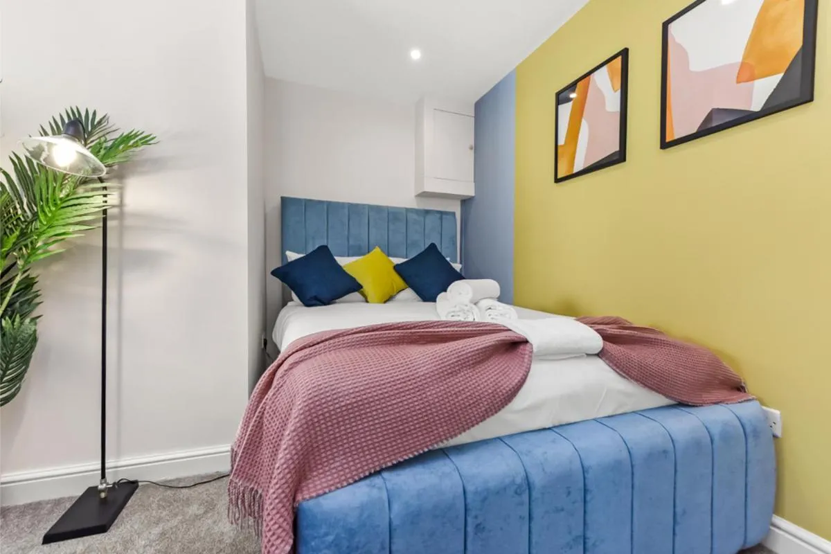 Image 4 of Stylish and Snug Studio
