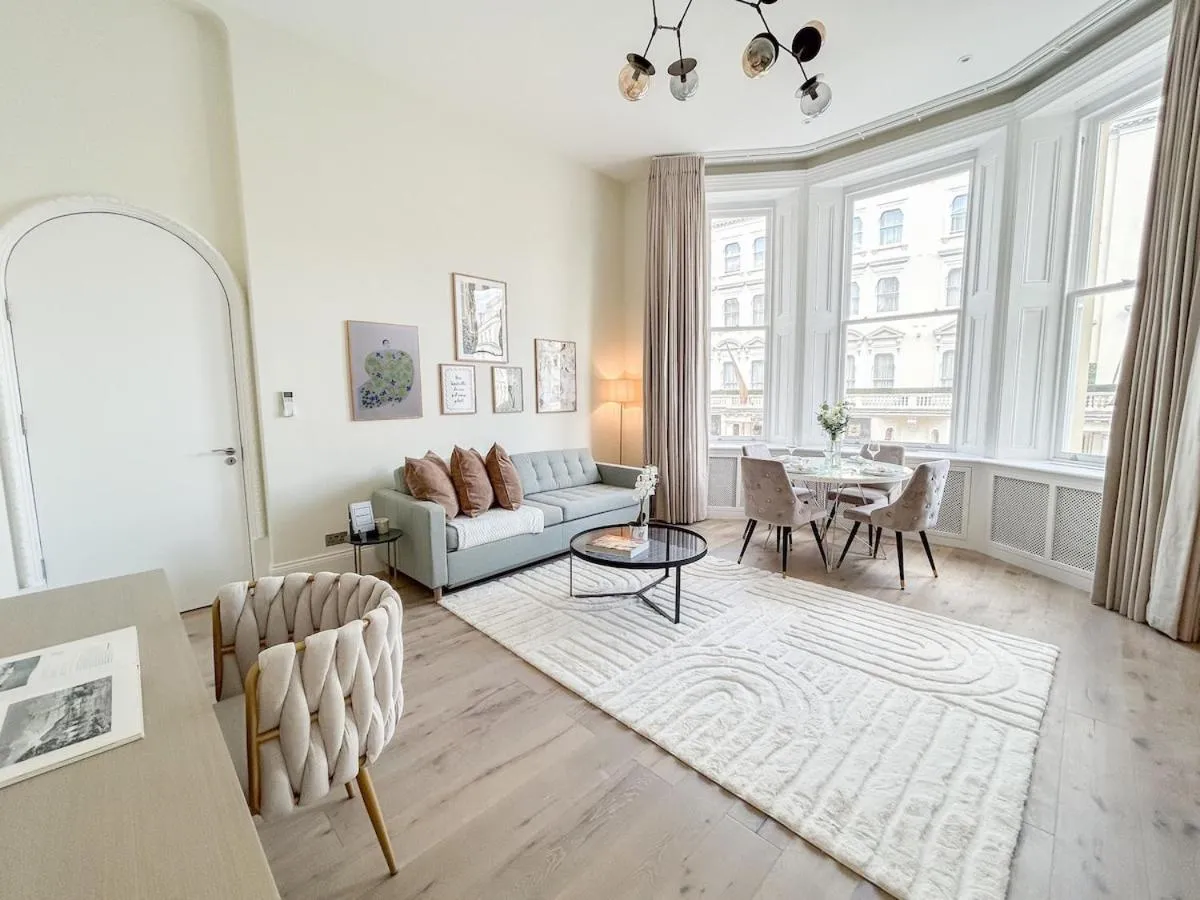 Image 4 of Stylish and central 1 bedroom apartment