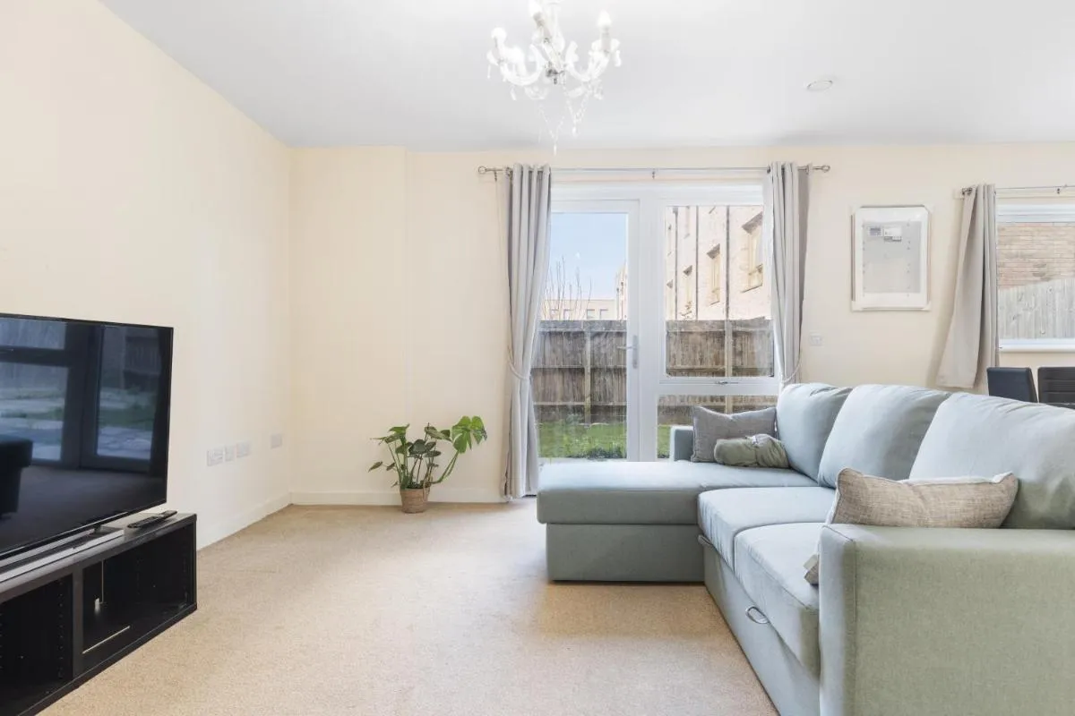 Image 5 of Stylish and spacious 2 bed apartment