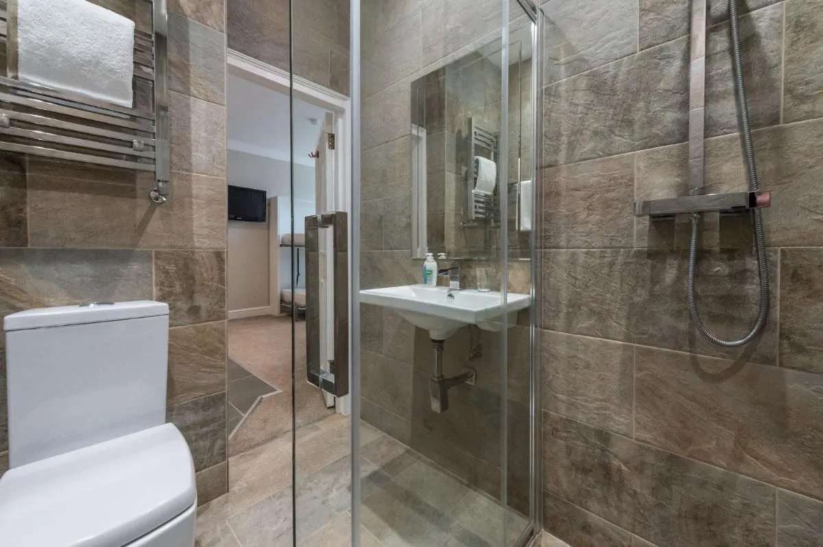 Image 2 of Stylish apartment 12 minutes by tube from Oxford Street free WIFI and Ac