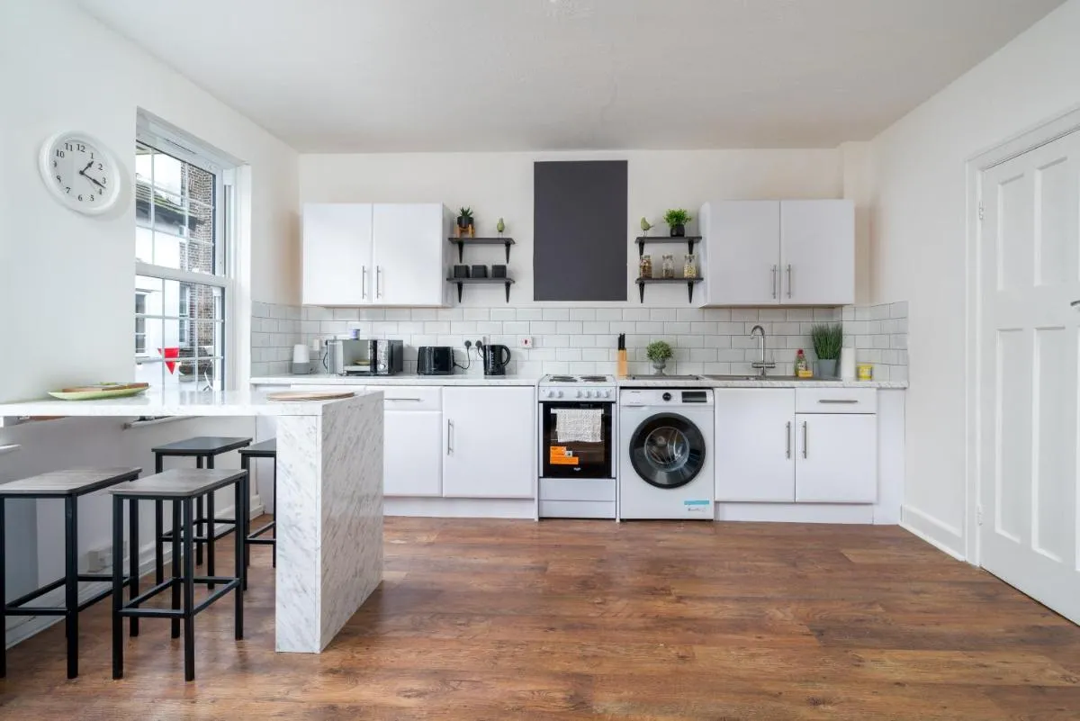Image 4 of Stylish apartment in the heart of Kingston town centre