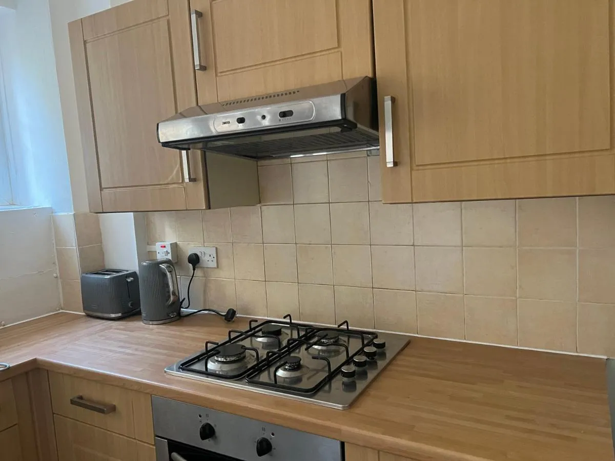 Image 4 of Stylish apt in a 1938 building with parking