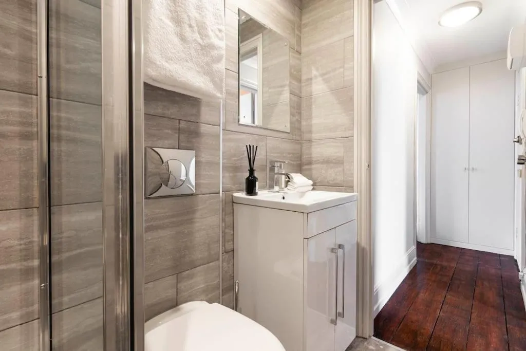 Image 3 of Stylish central London flat