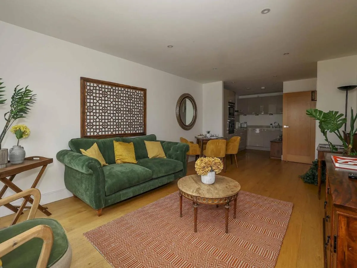 Image 4 of Stylish comfortable apartment in central Kingston – Pass the Keys