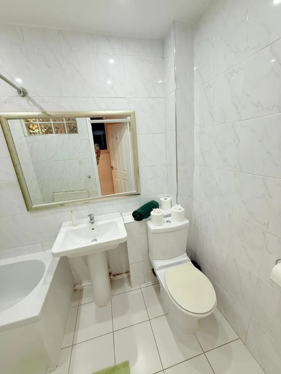 Image 4 of Stylish flat close to station zone 2