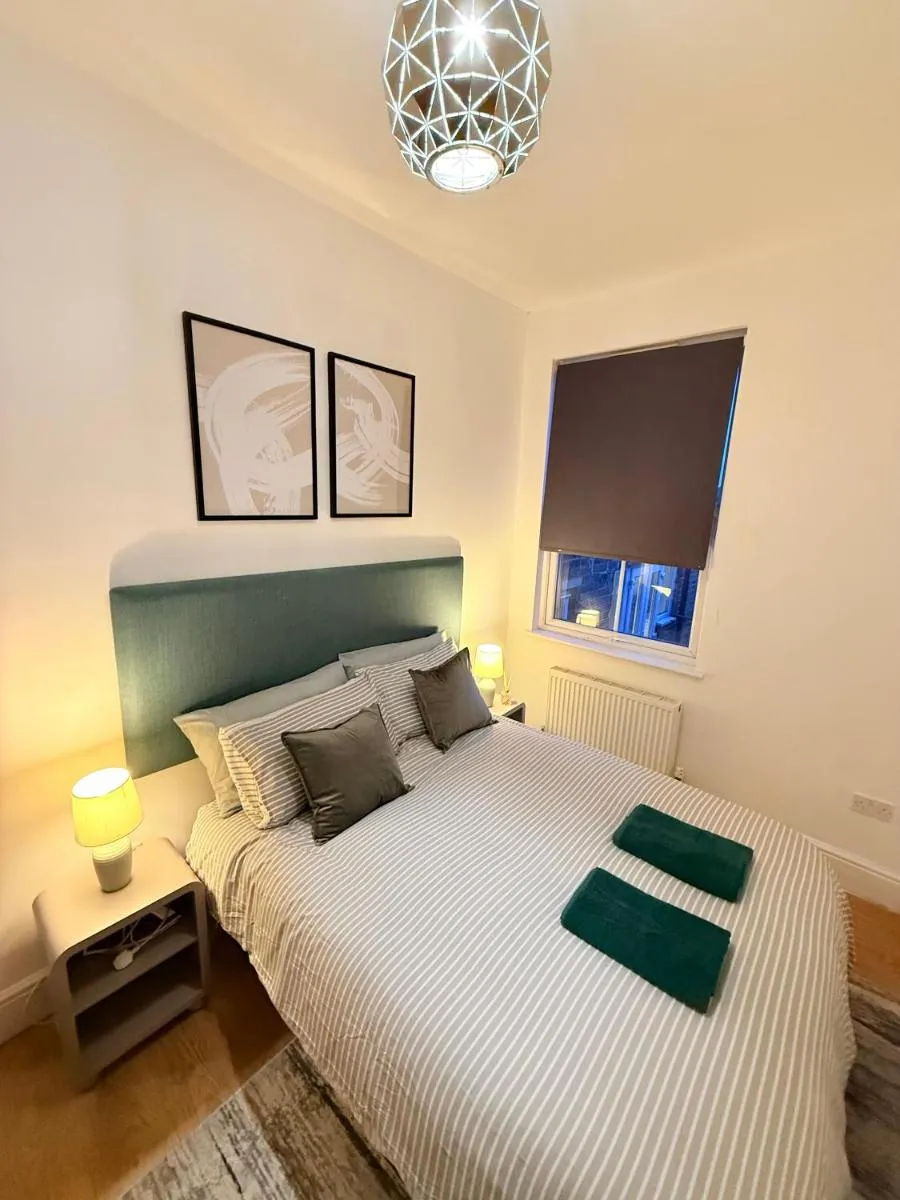 Image 3 of Stylish flat close to station zone 2
