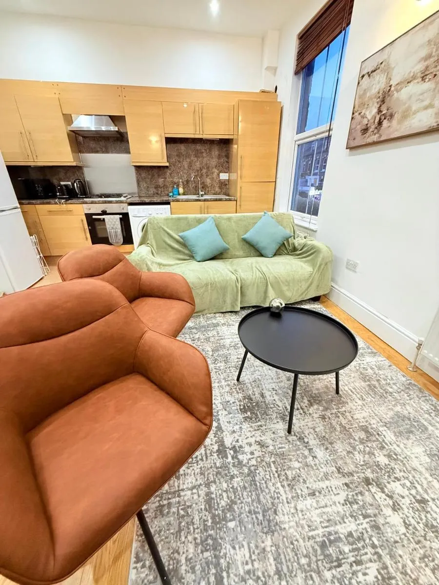Image 5 of Stylish flat close to station zone 2