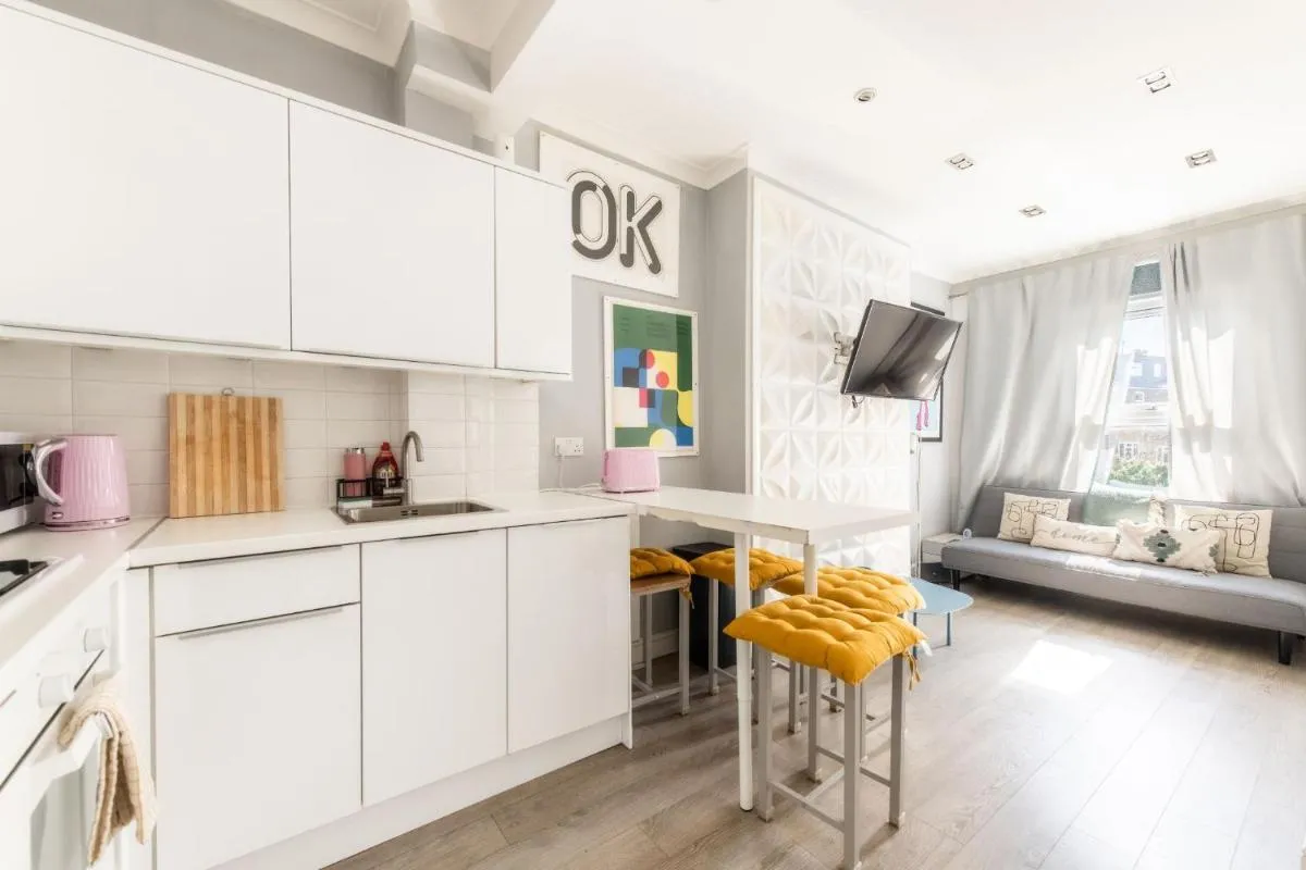 Image 5 of Stylish flat in West Hampstead