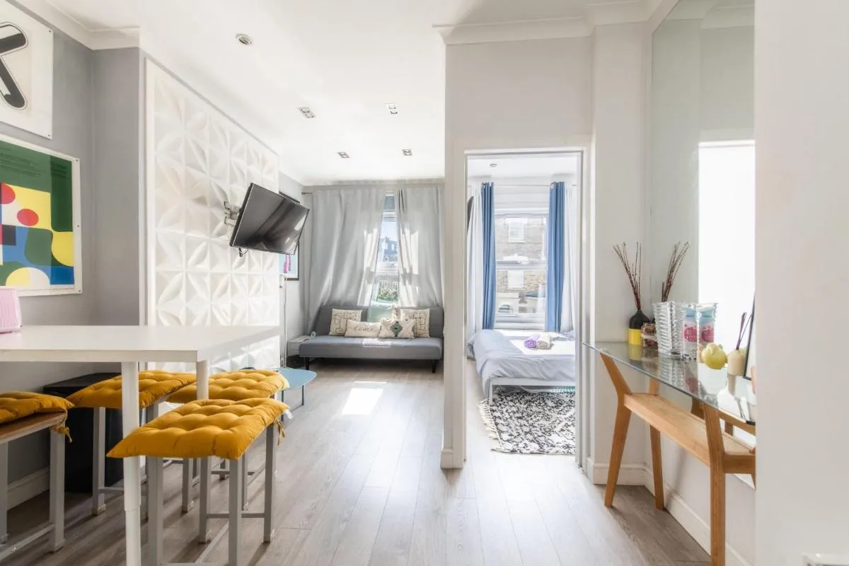 Image 3 of Stylish flat in West Hampstead
