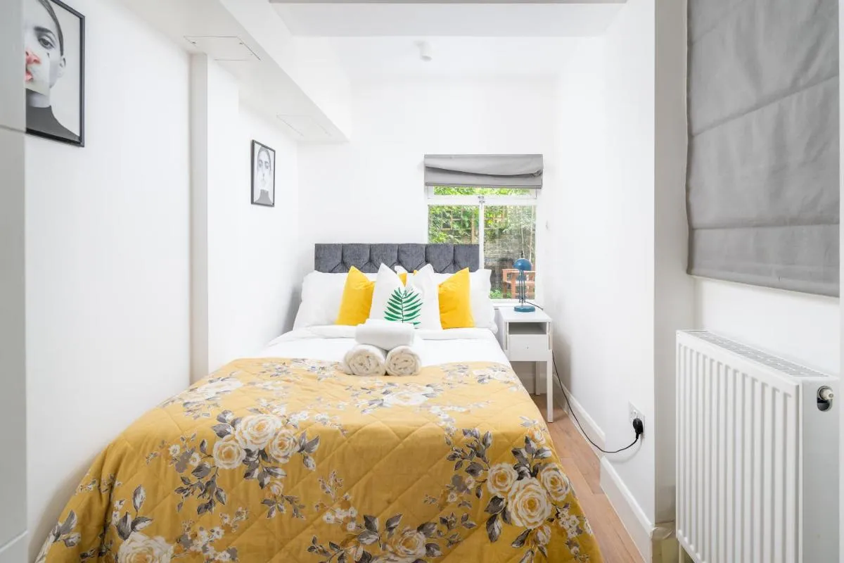 Image 5 of Stylish flat with garden in Notting Hill