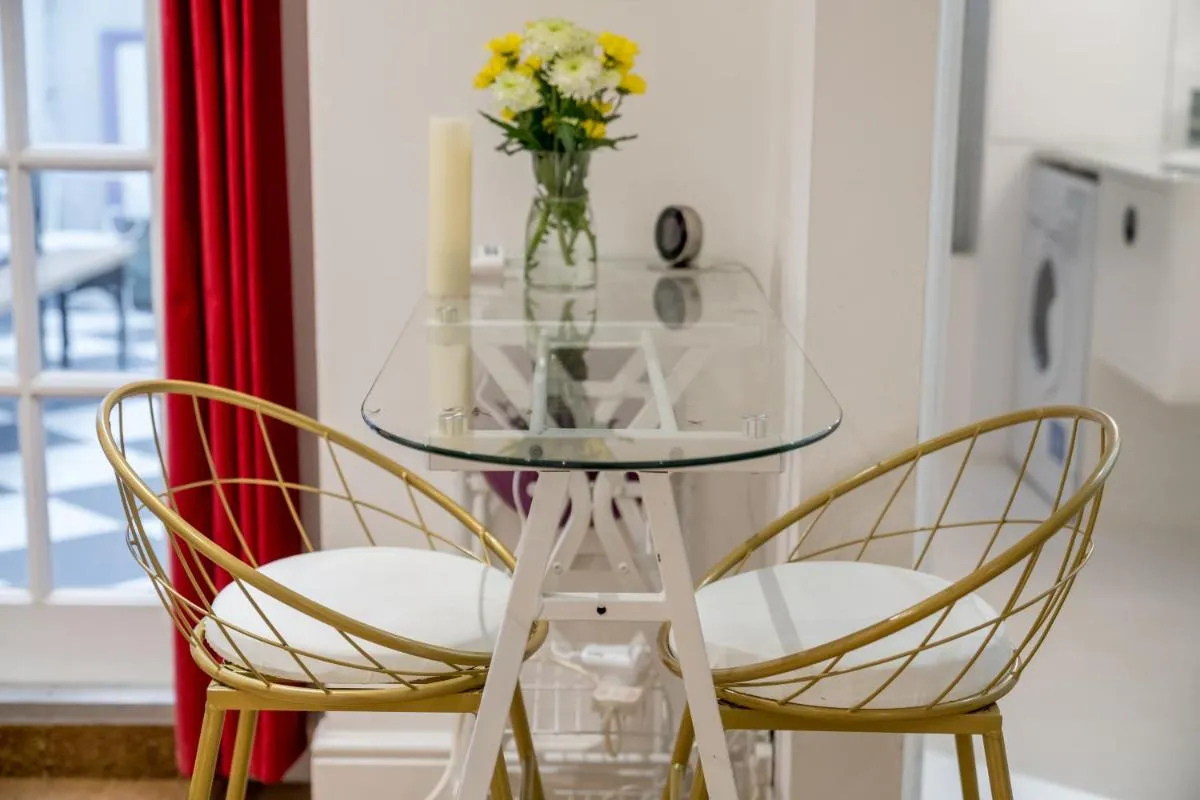Image 3 of Stylish flat with private yard in Shepherd Bush