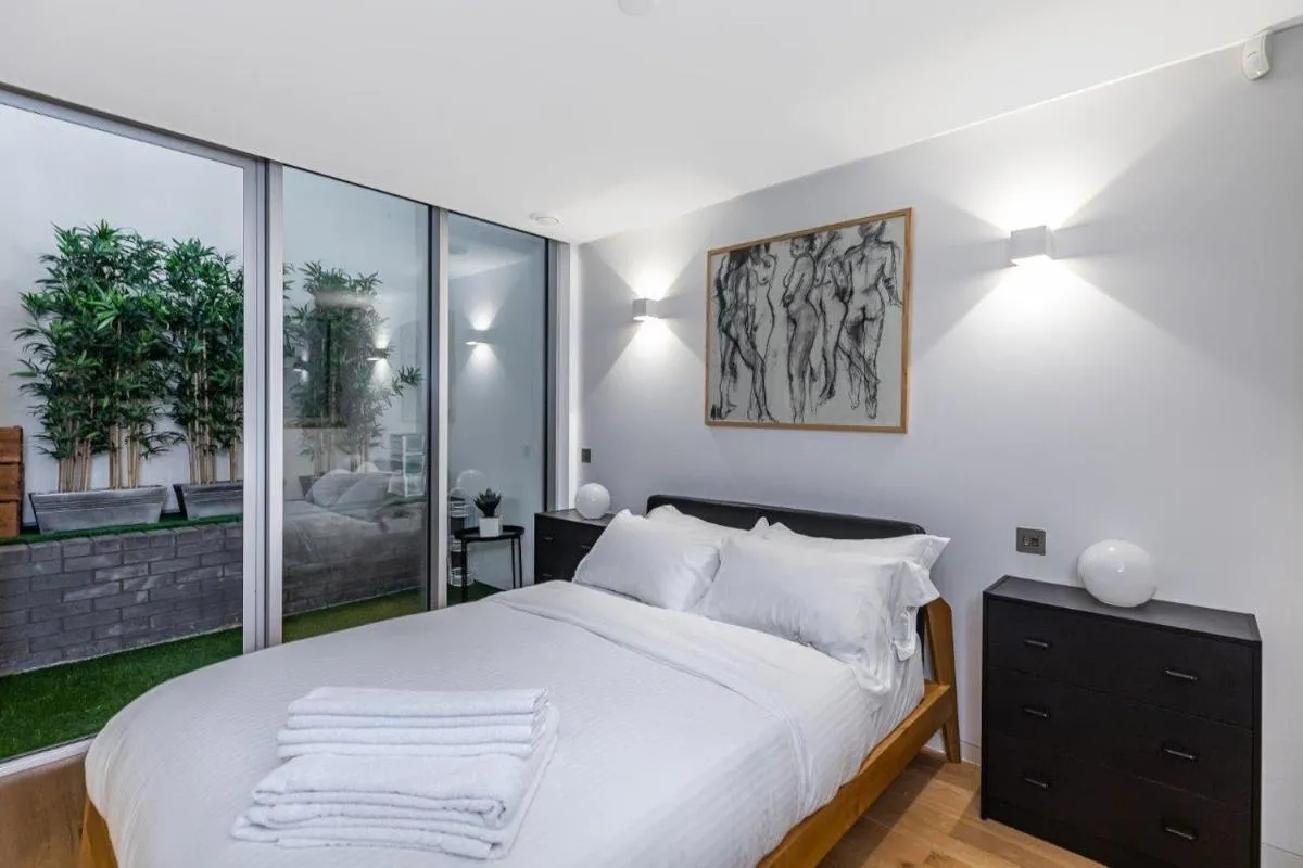 Image 4 of Stylish house with superb space