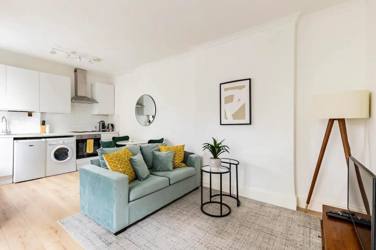 Image 3 of Stylish one bedroom apartment in Greater London