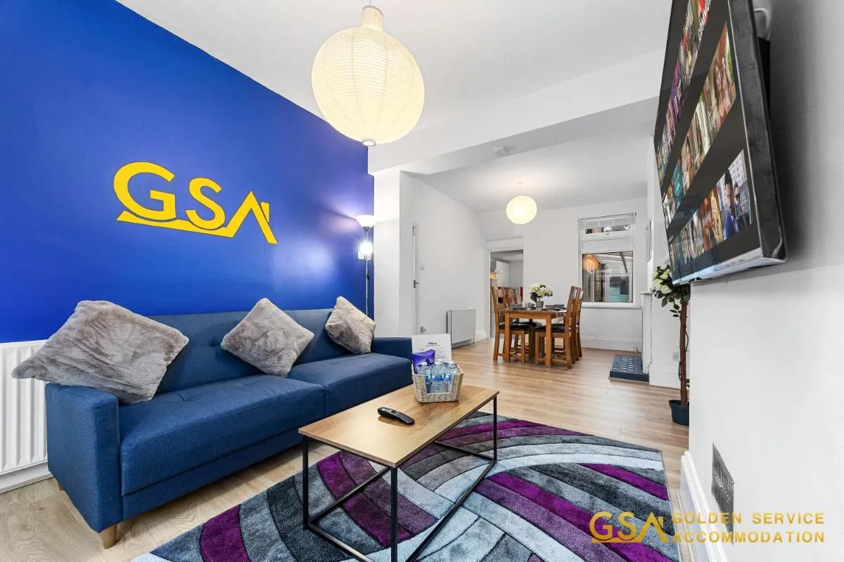 Image 5 of Stylist and Cosy 3 Bed House Leytonstone Sleeps 7