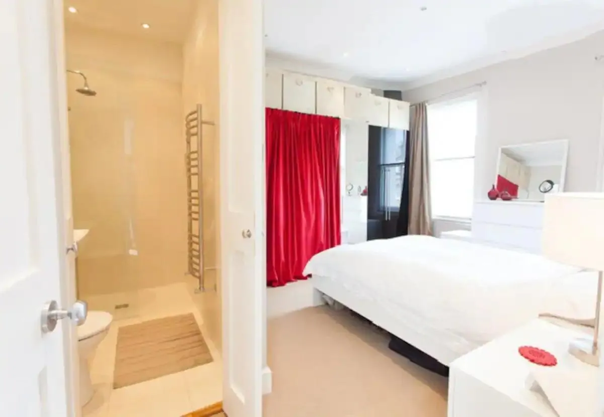 Image 3 of Sunny 2 bedroom, 2 bathroom Apartment in Central London