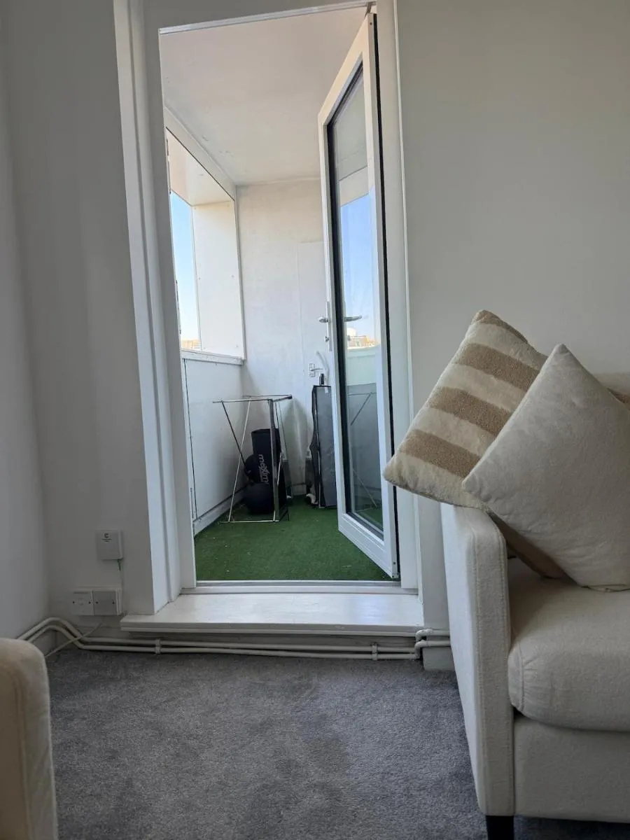 Image 5 of Sunny Flat w Balcony & King Bed