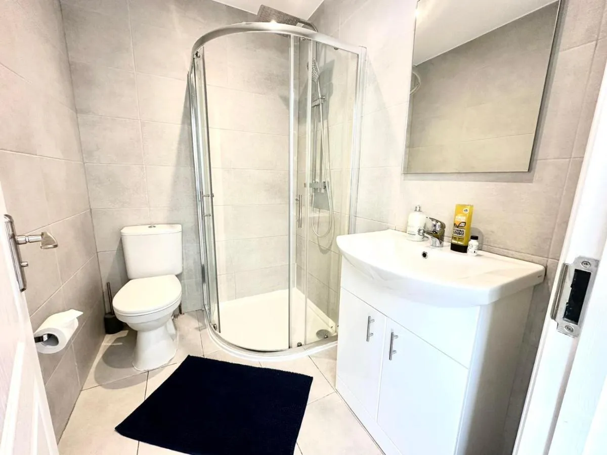 Image 3 of Sunny Modern, Private Apartment,15 Mins To Central London