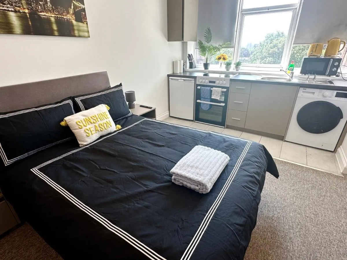 Image 4 of Sunny Modern, Private Apartment,15 Mins To Central London