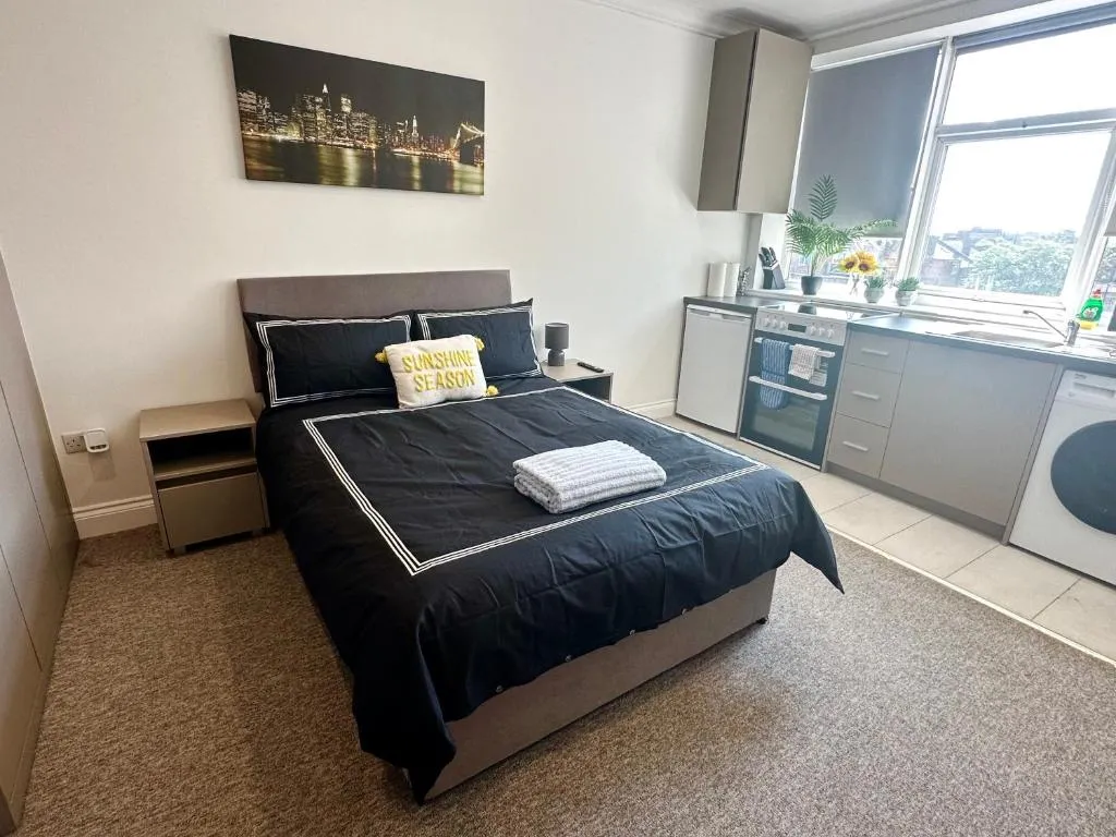 Image 1 of Sunny Modern, Private Apartment,15 Mins To Central London