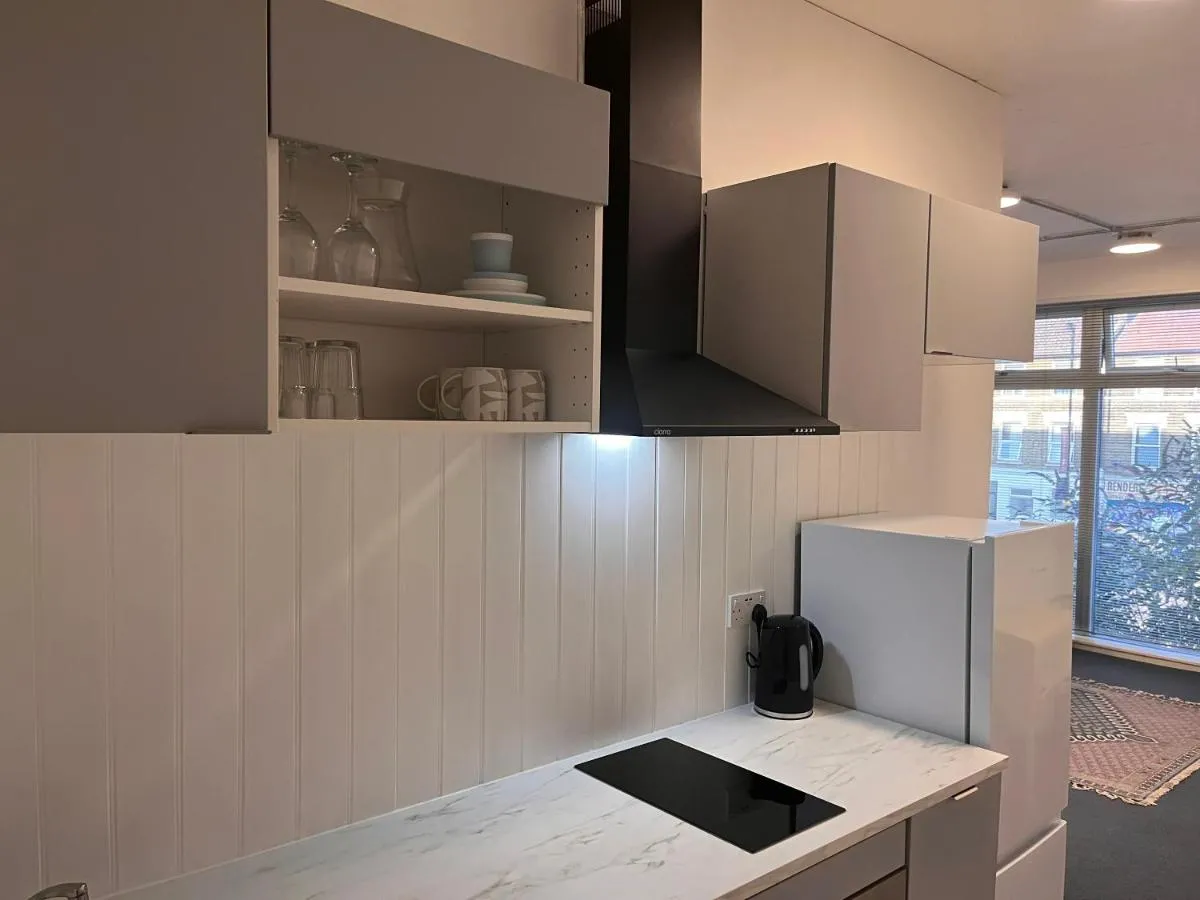 Image 4 of Sunny and spacious studio near the station