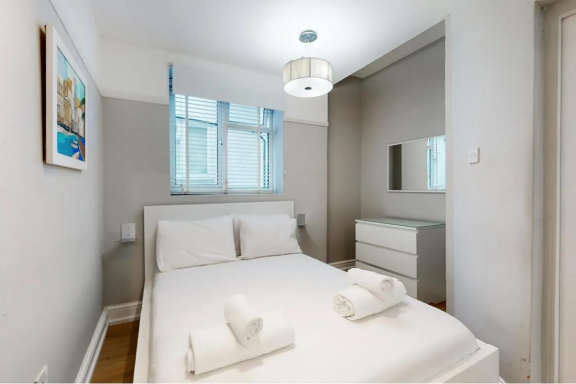 Image 2 of Super 1 Bedroom Flat in Hendon near Middlesex University with private parking