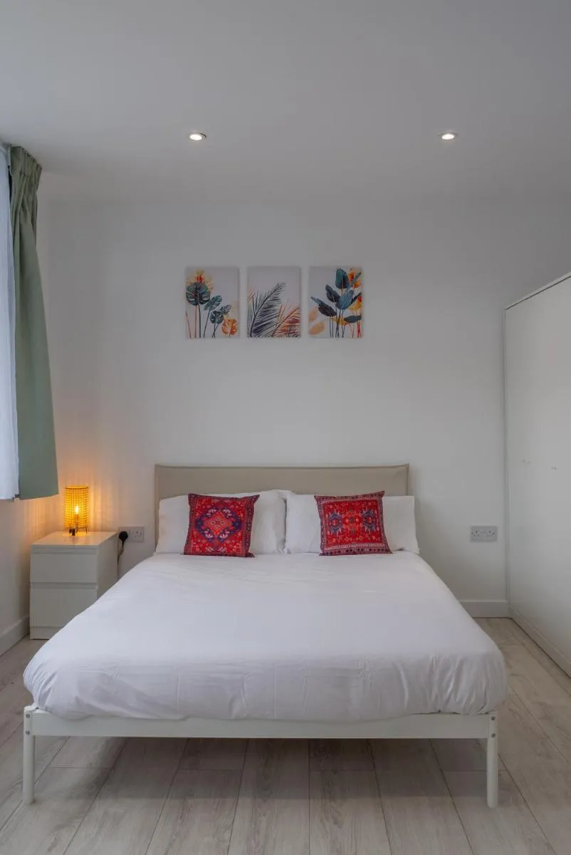 Image 4 of Super Comfy 7-Bed House near The Great Barn Harrow with 3 Private Parking