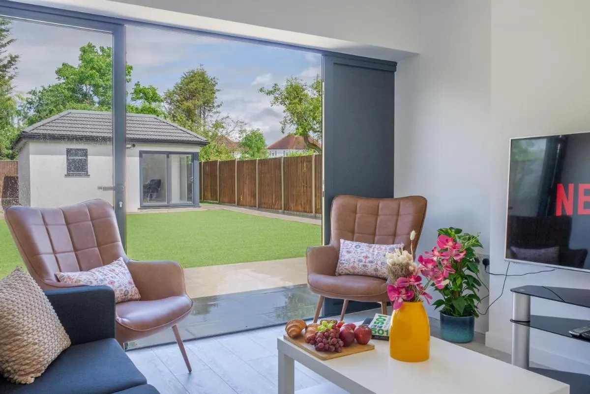 Image 5 of Super Comfy 7-Bed House near The Great Barn Harrow with 3 Private Parking