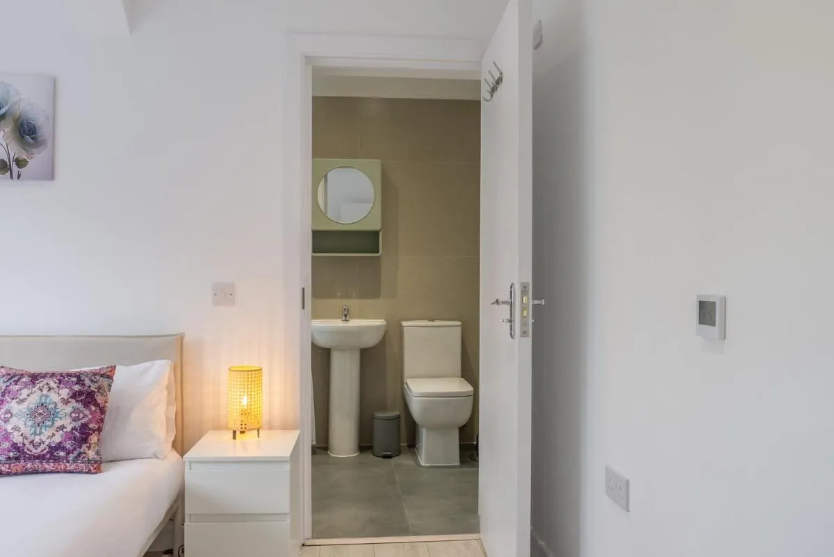 Image 2 of Super Comfy 7-Bed House near The Great Barn Harrow with 3 Private Parking