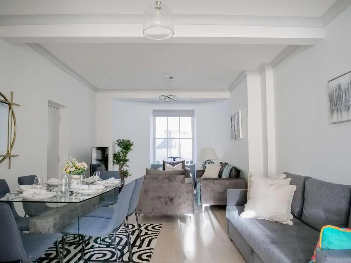 Image 3 of Super Spacious 3 Bedroom and 3 Bathroom Apartment