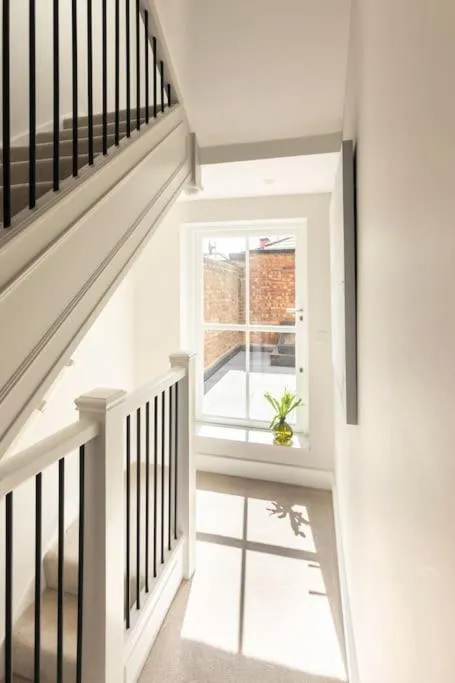 Image 5 of Superb 3 Bed Home Notting Hill