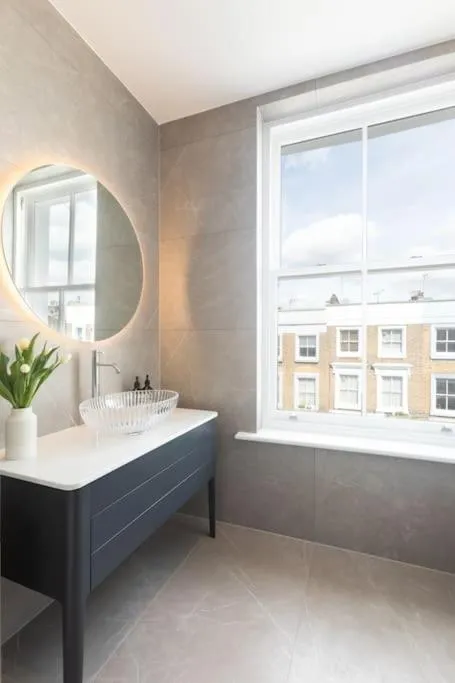 Image 4 of Superb 3 Bed Home Notting Hill