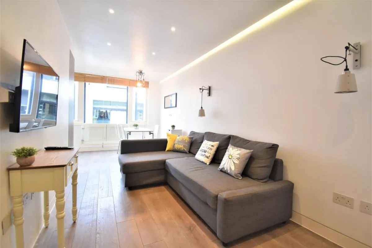 Image 5 of Superb Apartment, Shirland Mews