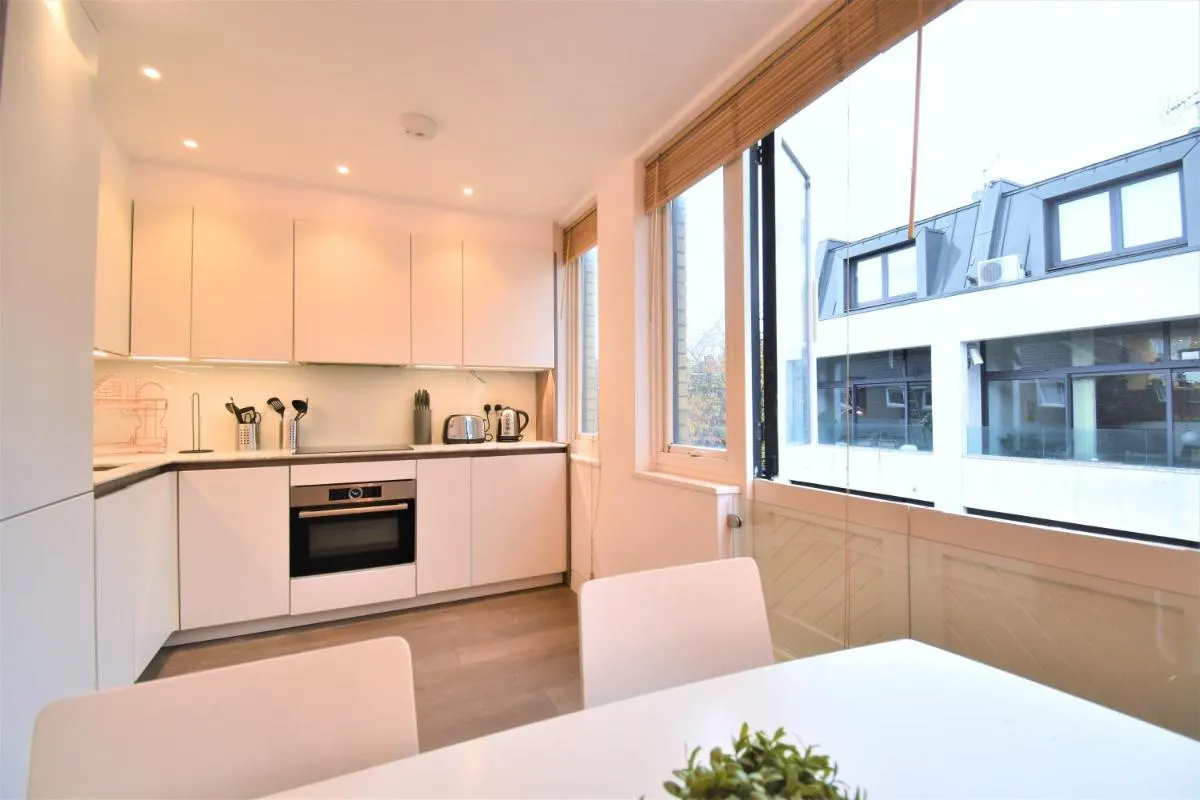 Image 4 of Superb Apartment, Shirland Mews