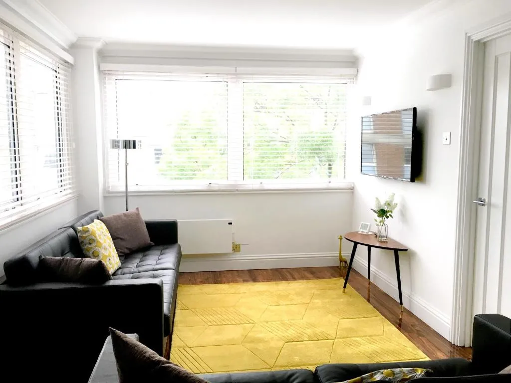 Superb Spacious Zone 1 Modern 3-Bed 2-Bath, Trendy Fitzrovia W1 by Oxford Street Sleeps 6