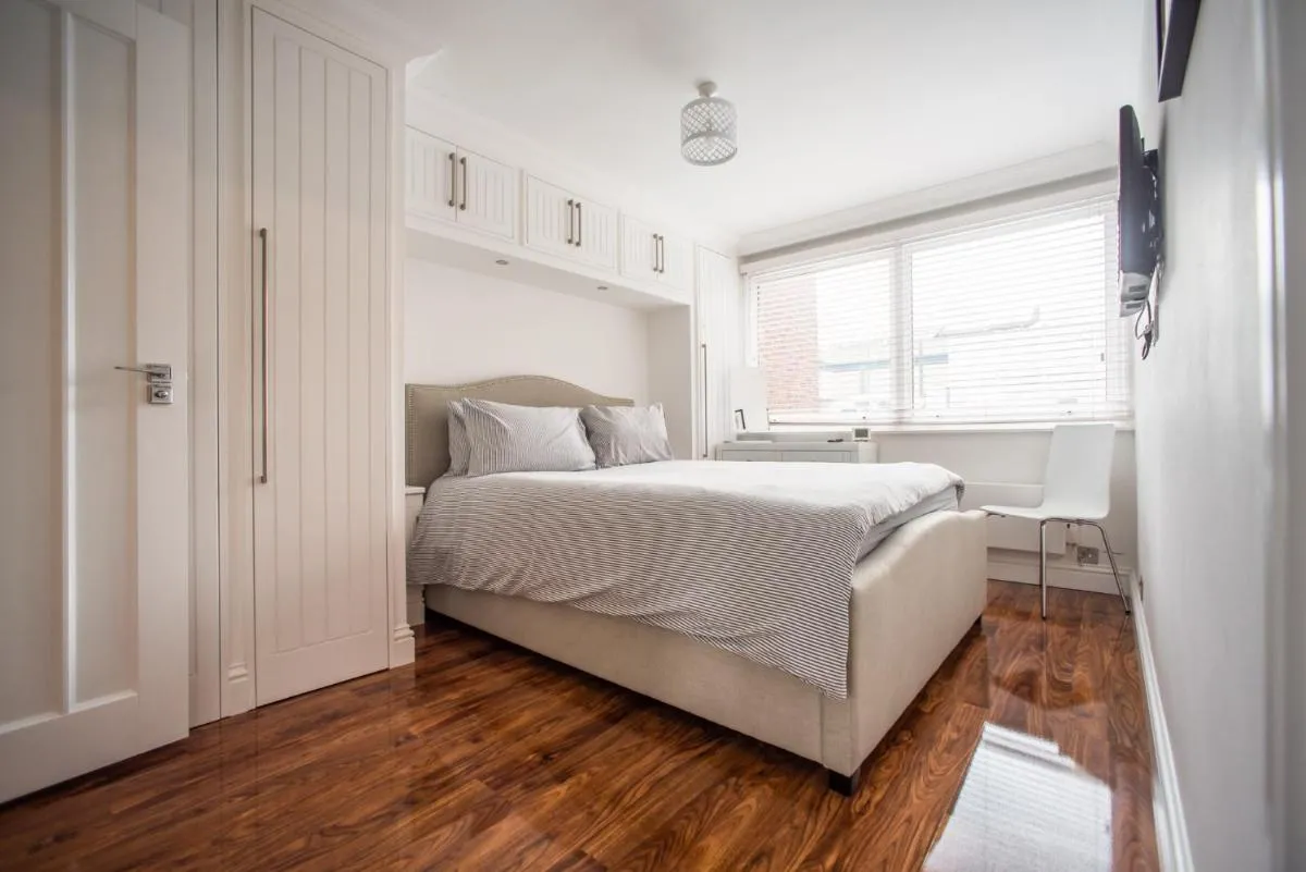 Image 2 of Superb Spacious Zone 1 Modern 3-Bed 2-Bath, Trendy Fitzrovia W1 by Oxford Street Sleeps 6