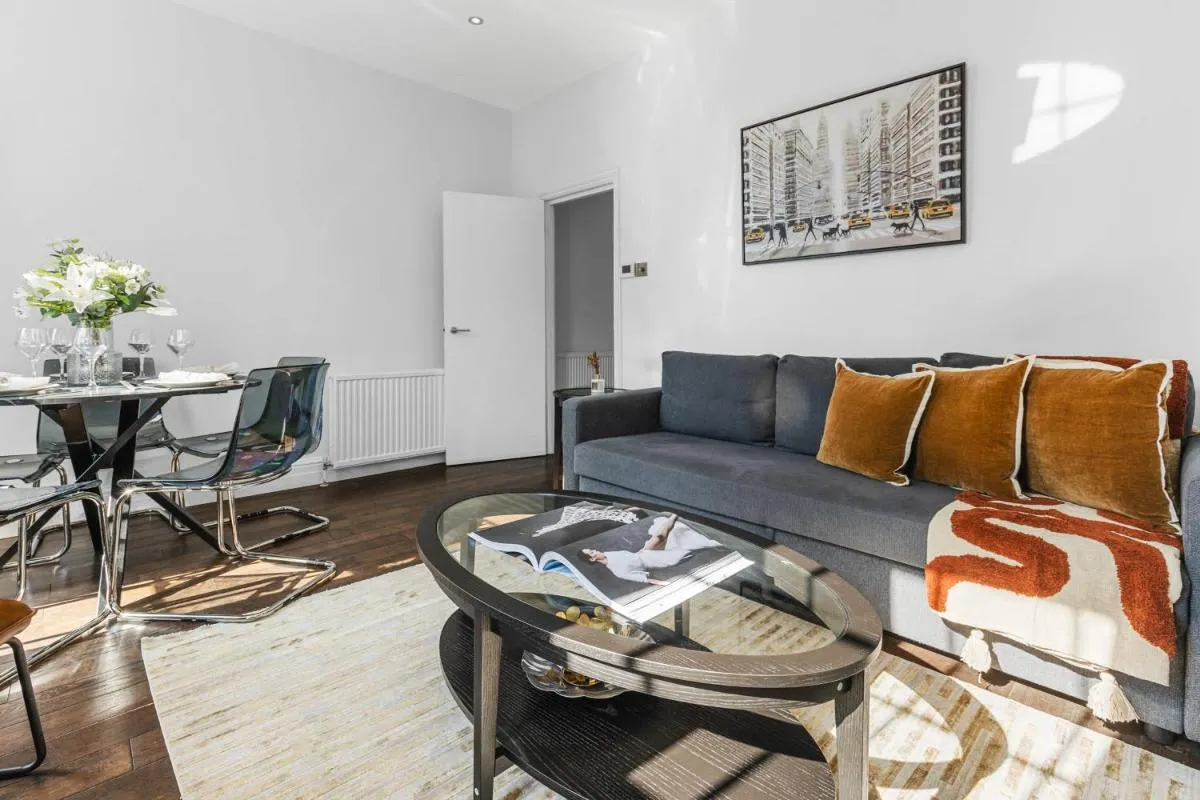 Image 4 of Superb duplex in prime area of London