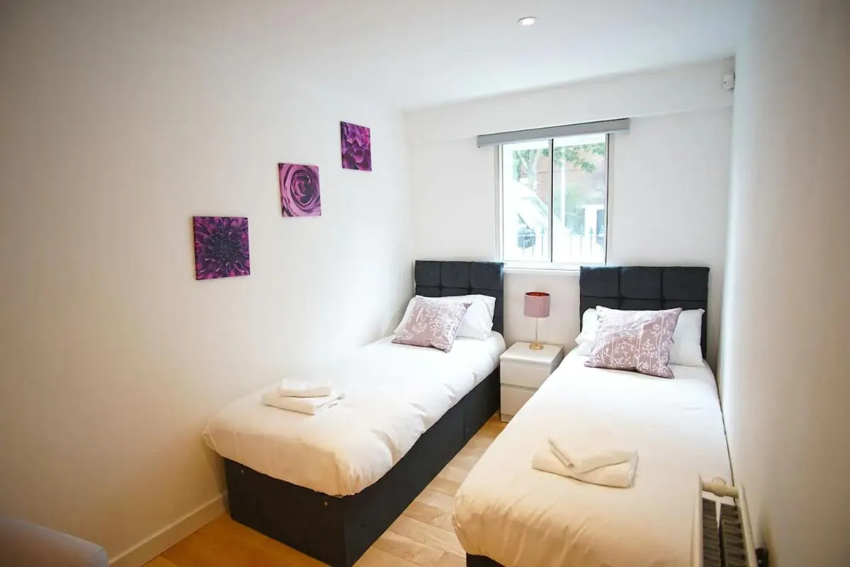 Image 3 of Superior Canary Wharf O2 Arena 2BR Apartment