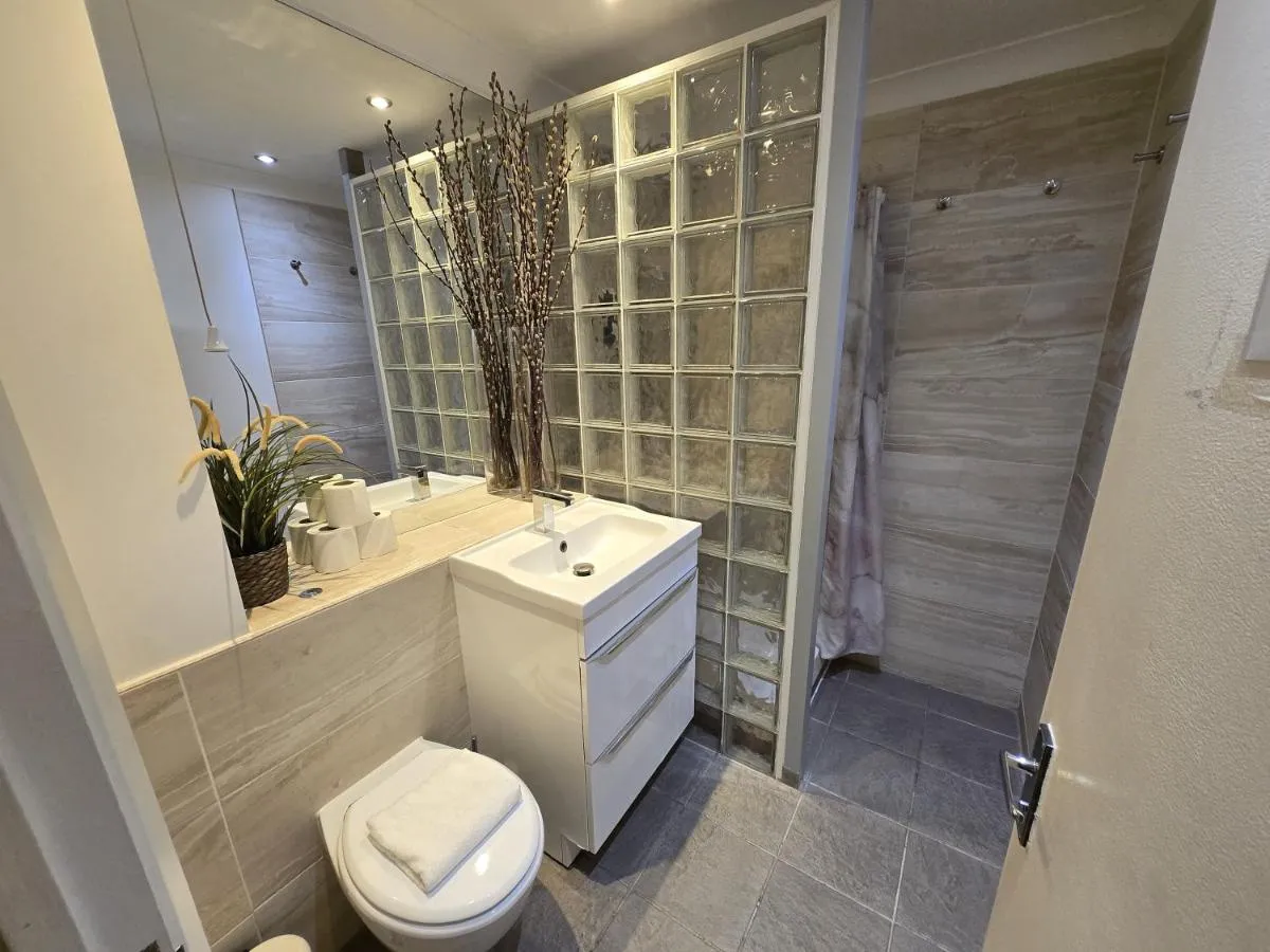 Image 4 of Superior Canary Wharf O2 Arena 2BR Apartment
