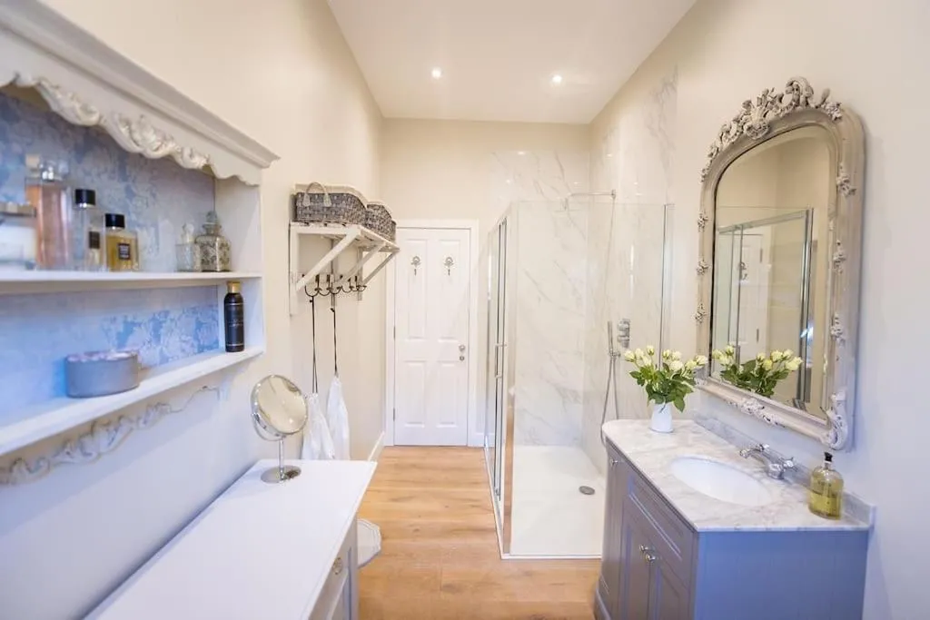 Image 3 of Swanky London pad in Putney