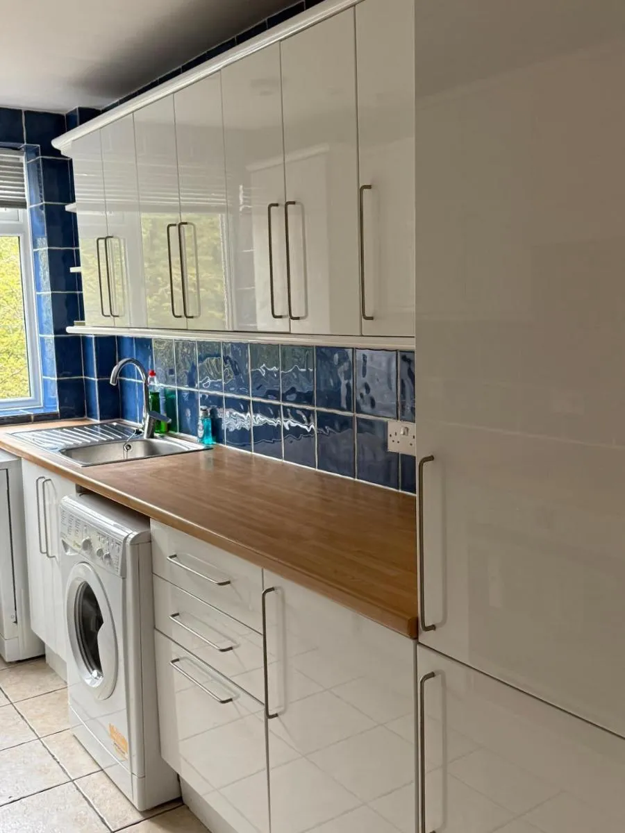 Image 3 of Swanky two bedroom flat with balcony near swiss cottage and regents park