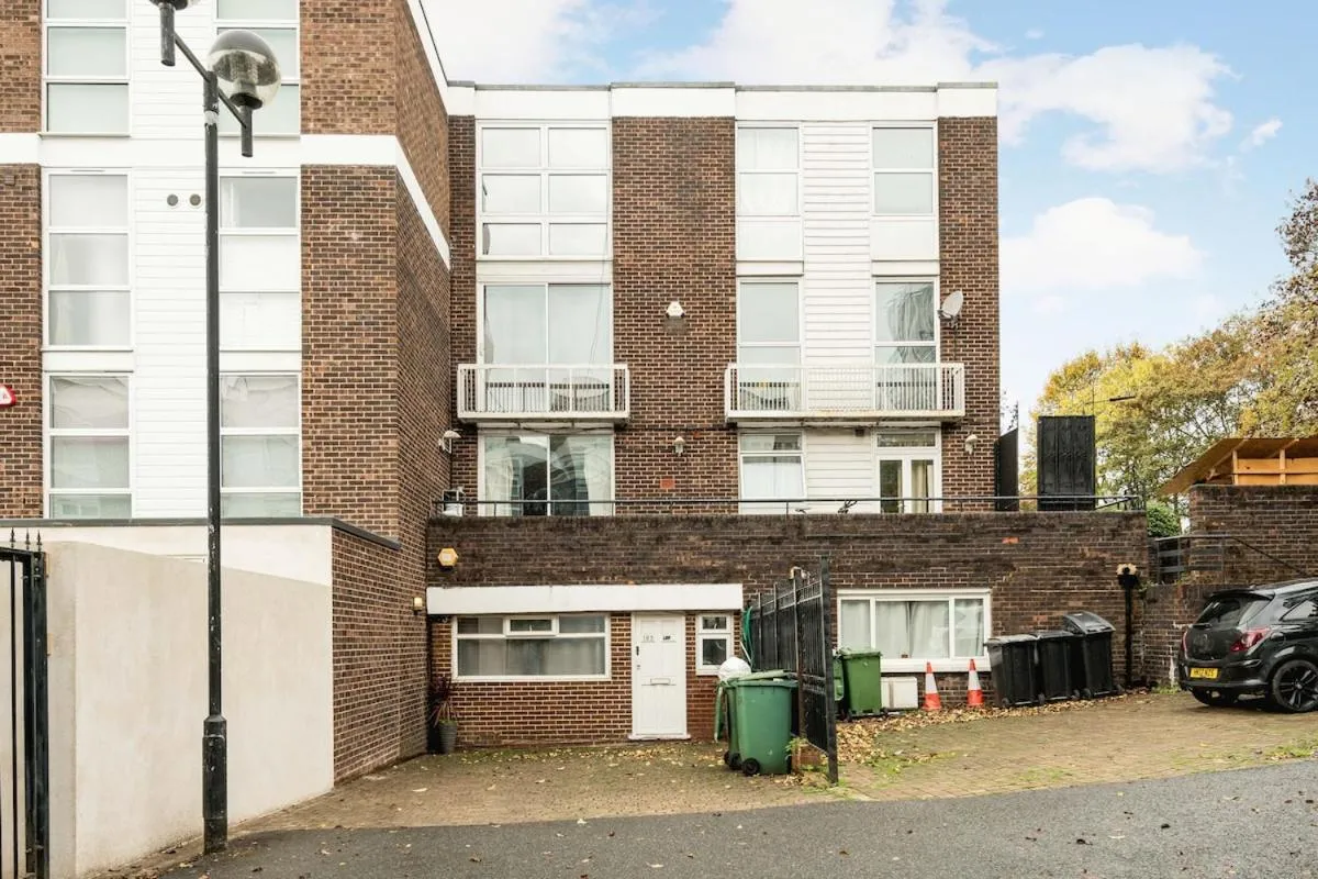 Image 5 of Swiss Cottage Hideaway Sleeps 8 Regents Park
