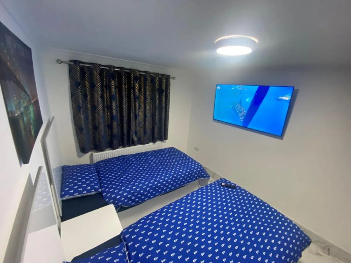 Image 2 of THE ROYAL BOUTIQUE OXFORD LODGE by LONDON SLEEP 6