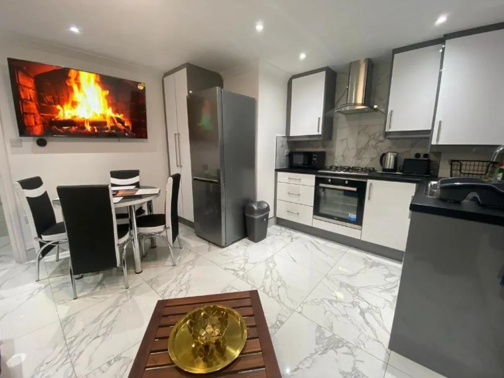 Image 1 of THE ROYAL BOUTIQUE PICCADILLY LODGE by LONDON SLEEP 6