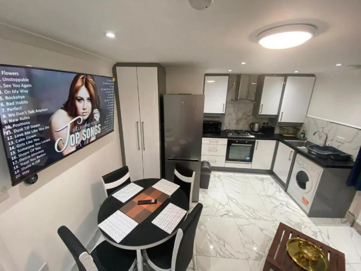 Image 3 of THE ROYAL BOUTIQUE PICCADILLY LODGE by LONDON SLEEP 6