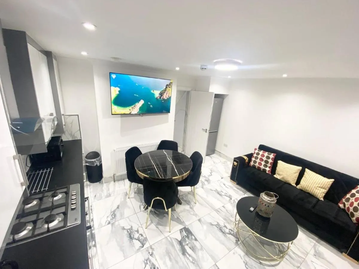 Image 5 of THE ROYAL BOUTIQUE WESTMINSTER LODGE by LONDON SLEEP 9